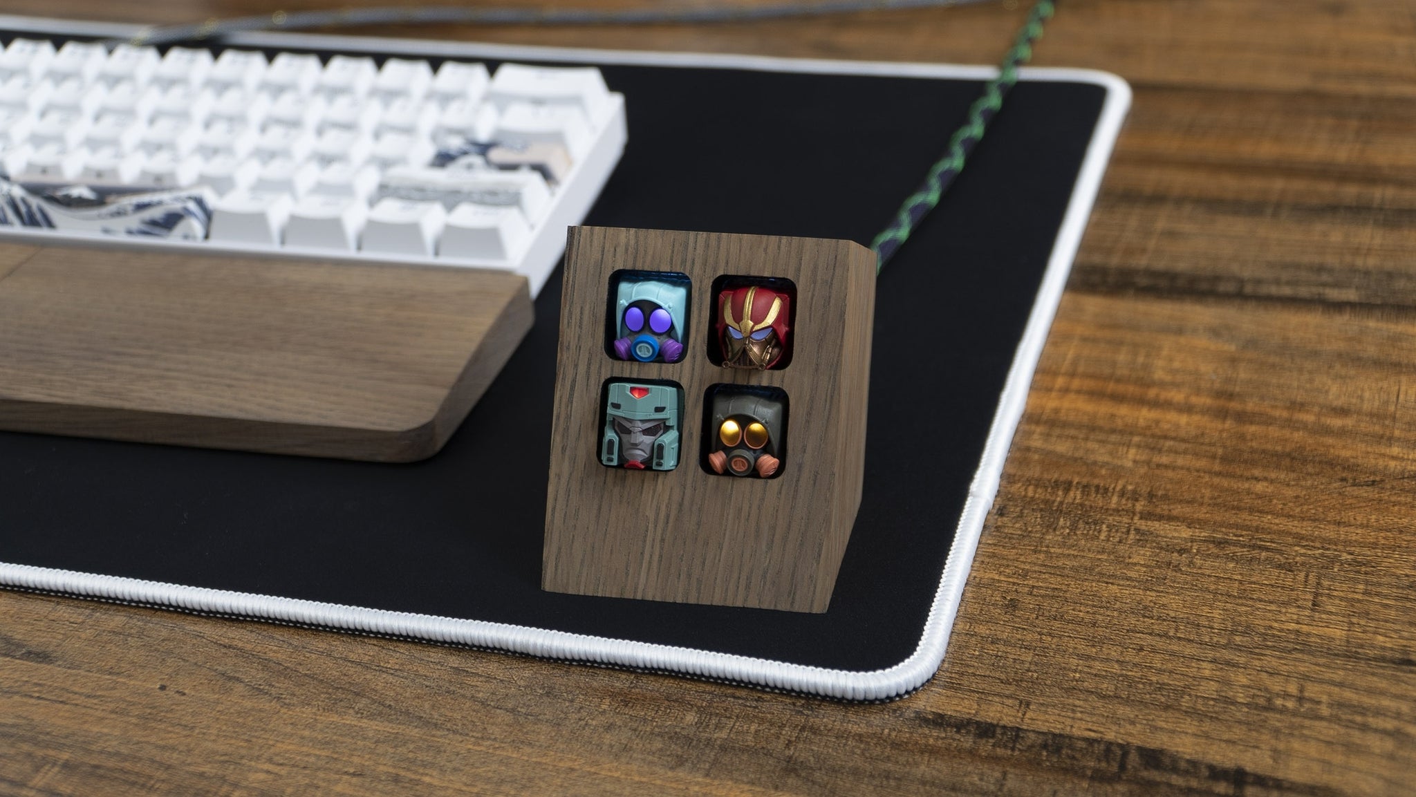 MK Custom 4-Key Wooden Backlit Artisan Keycap Display