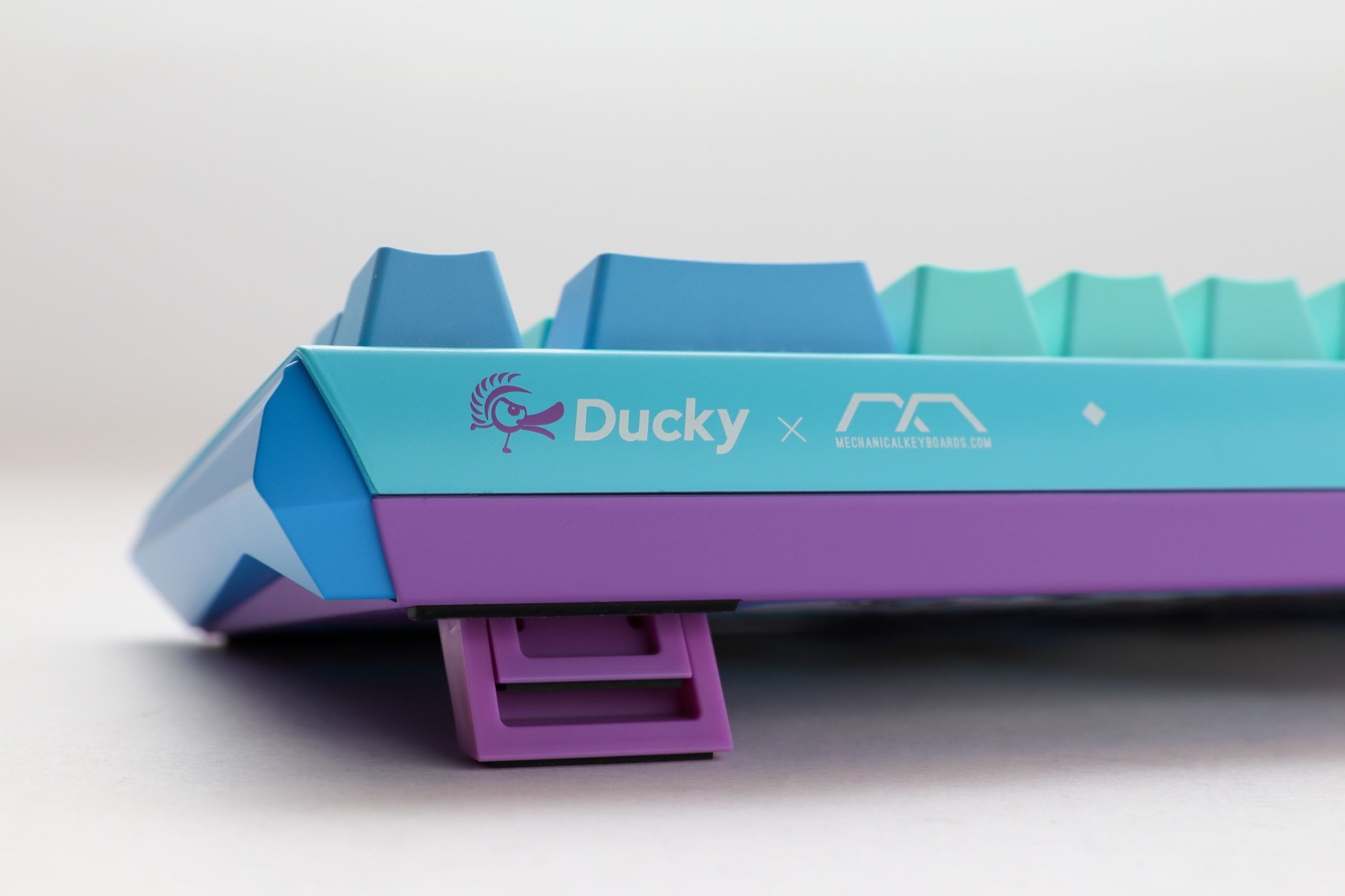 Ducky x MK One 3 SF Frozen Llama 65% Hotswap RGB Limited Edition Mecha