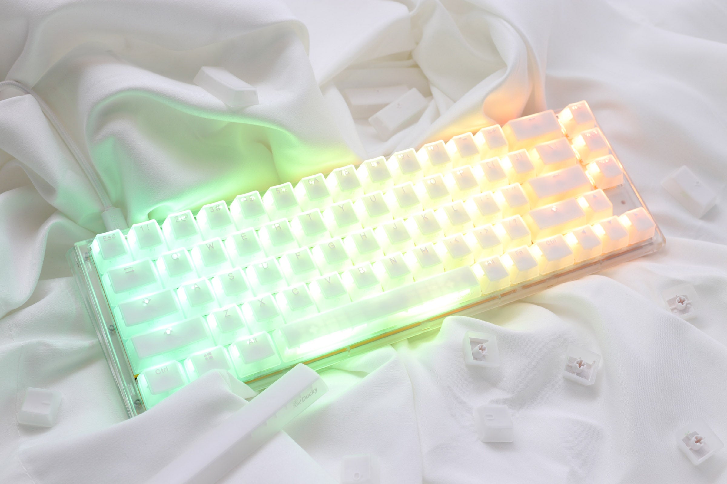 Ducky One 3 SF Aura Clear White 65% Hotswap RGB LED Double Shot ABS Me