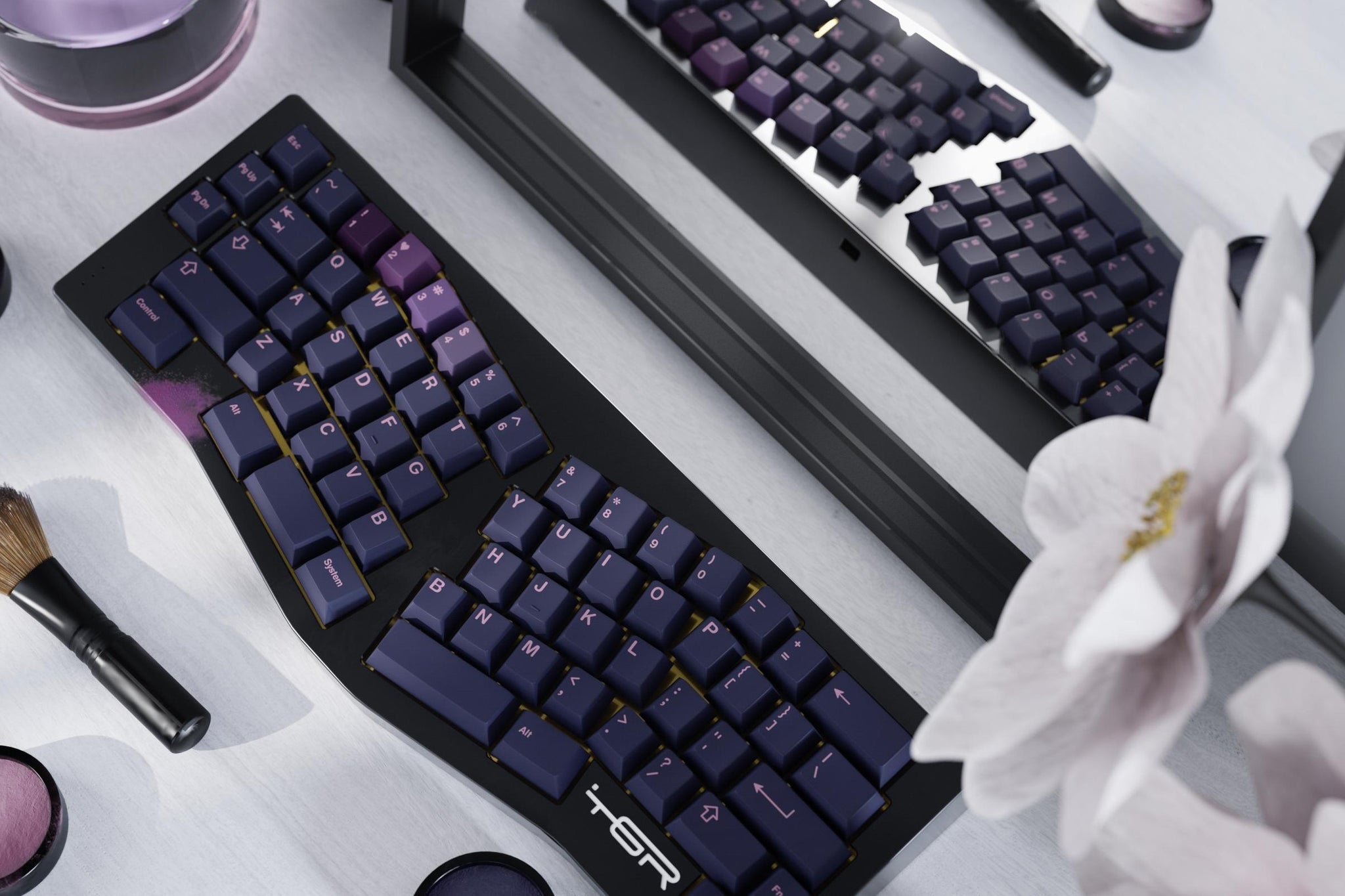 GMK Rouge R2 Base 114 Key Cherry Profile Double Shot ABS Keycap Set MKESKGI0PO |76311|