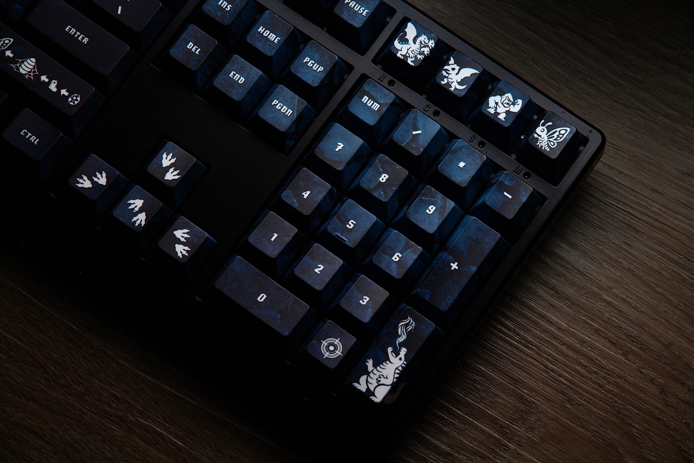 Traitors Kaiju 108 Key Cherry Profile PBT Keycap Set MKDWMJTTZ0 |78710|