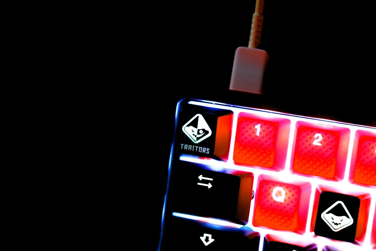 Traitors Classic Colorshifting Backlit 6 Key OEM Profile Laser Engrave