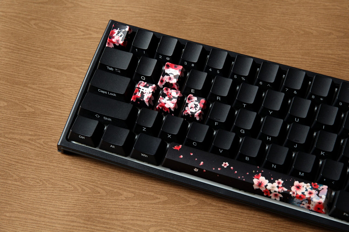 Traitors Sakura Kuro 6 Key OEM Profile Dye Sub Keycap Set