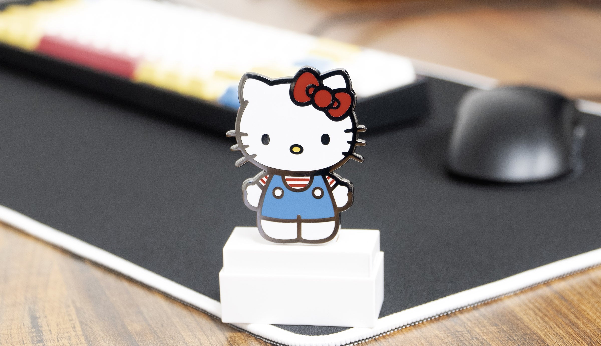 FiGPiN Hello Kitty (360) Collectable Enamel Pin MK9L60R4N8 |27844|